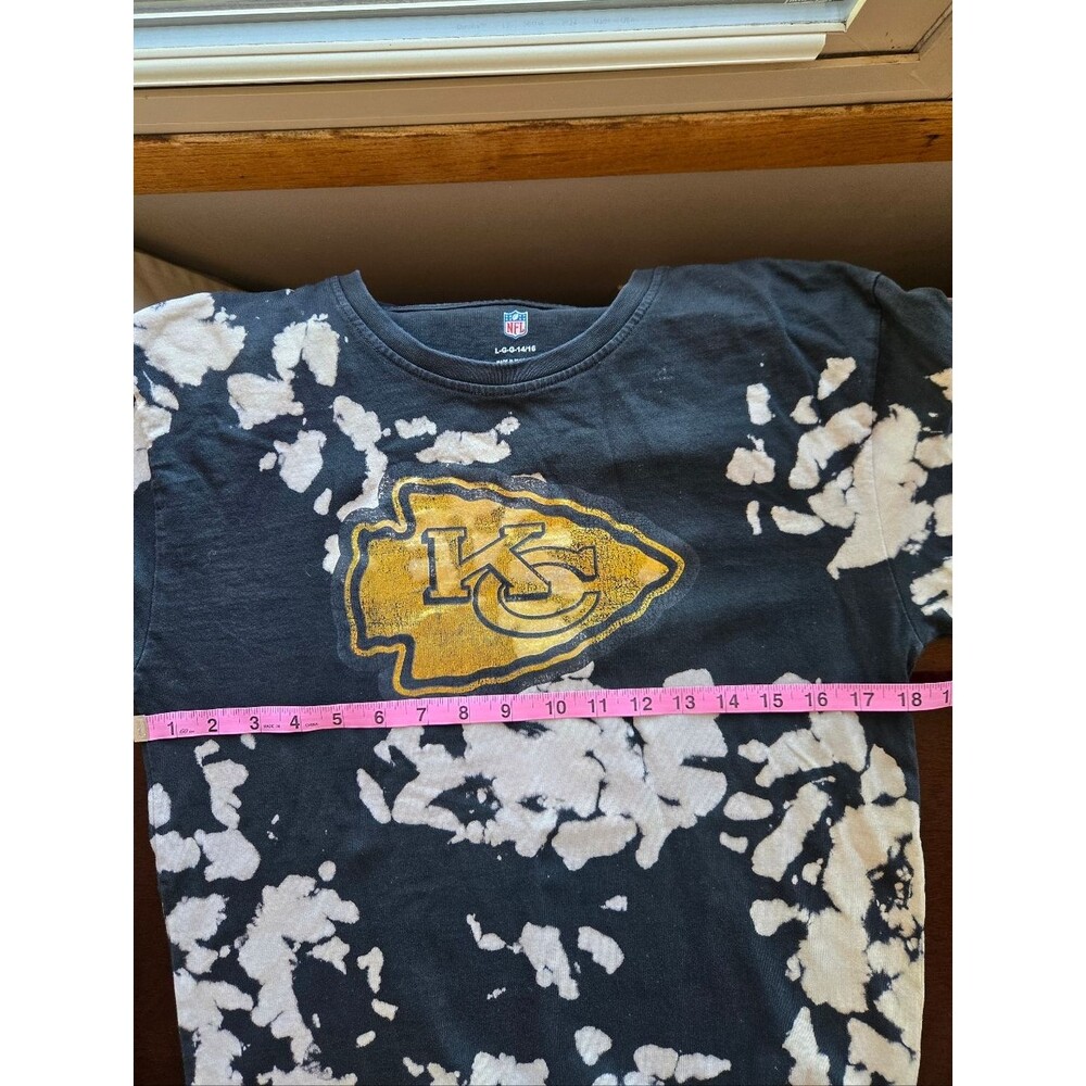 🏈 Kansas City Chiefs Bleach Splatter Graphic Tee - Picture 3 of 6
